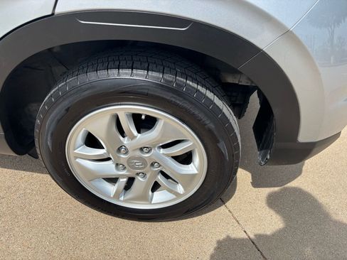 Used 2021 Hyundai Venue SE image 9