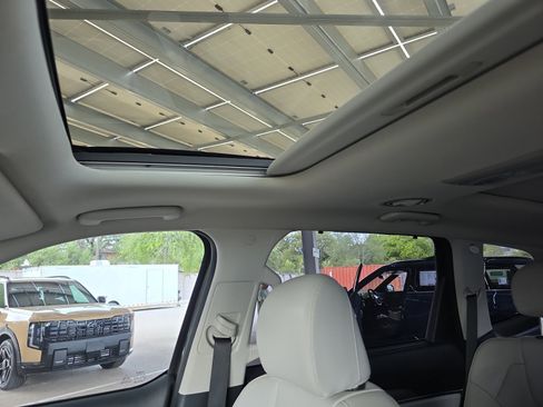 Certified 2022 Kia Telluride SX w/ Towing Package image 17