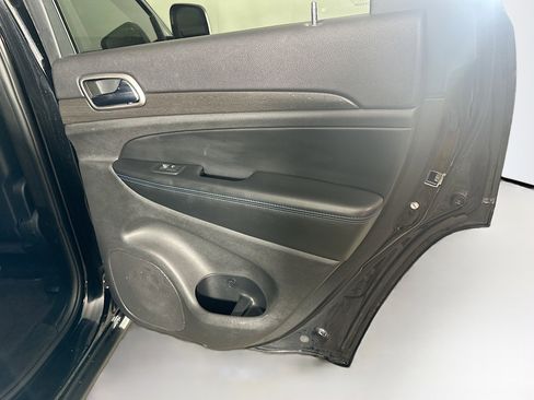 Used 2018 Jeep Grand Cherokee Laredo image 29