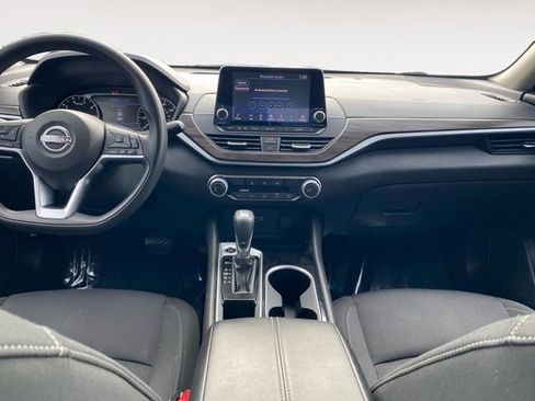 Used 2024 Nissan Altima 2.5 SV image 10