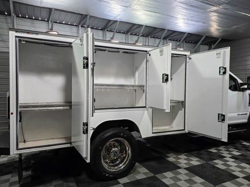 Used 2022 Ford F450 XL w/ Power Equipment Group image 13