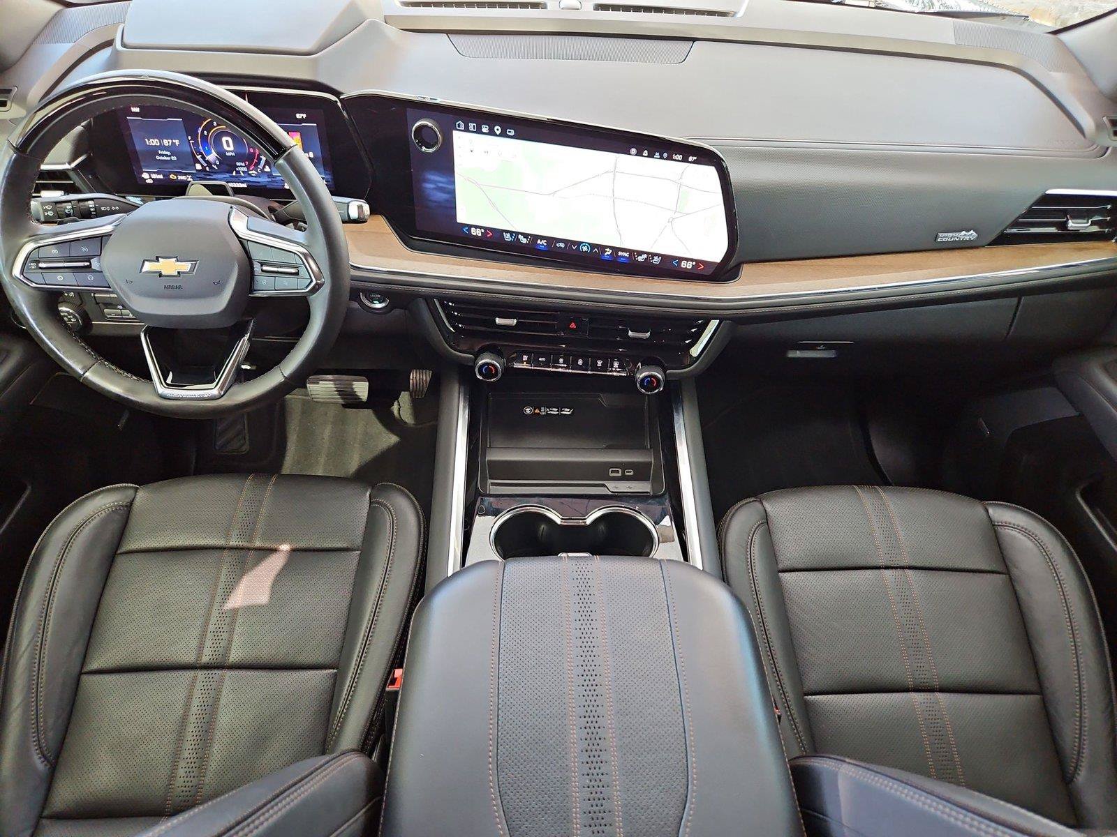 Used 2025 Chevrolet Suburban High Country AWD/4WD image 13