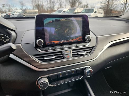 Used 2023 Nissan Altima 2.5 SV image 3