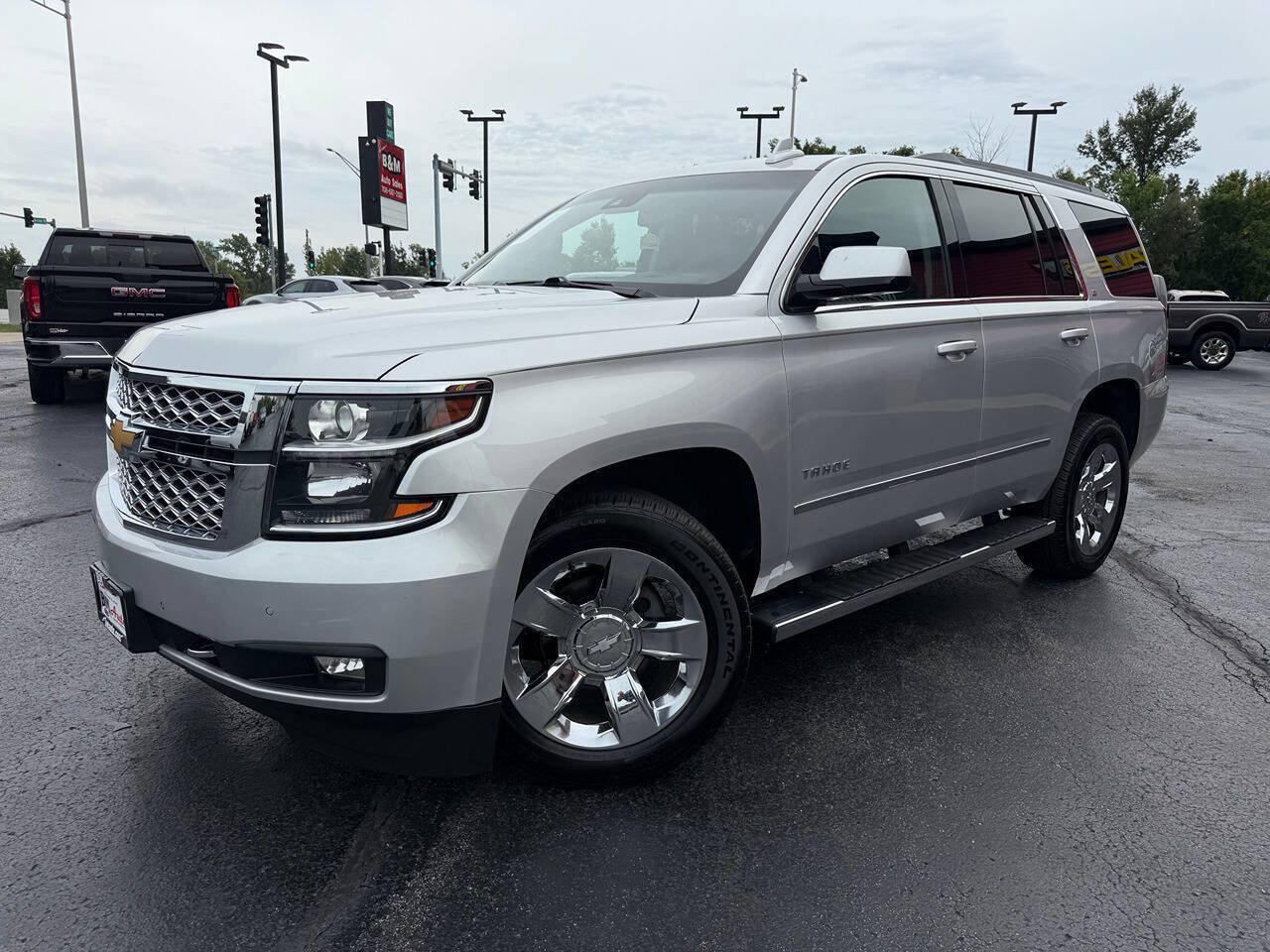 Used 2017 Chevrolet Tahoe LT w/ LT Signature Package AWD/4WD image 3