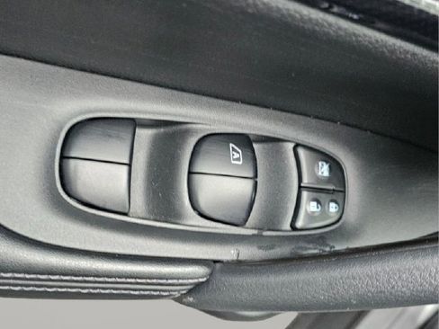 Used 2017 Nissan Rogue SL w/ SL Premium Package image 26