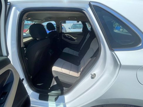 Used 2019 Hyundai Elantra GT FWD image 18