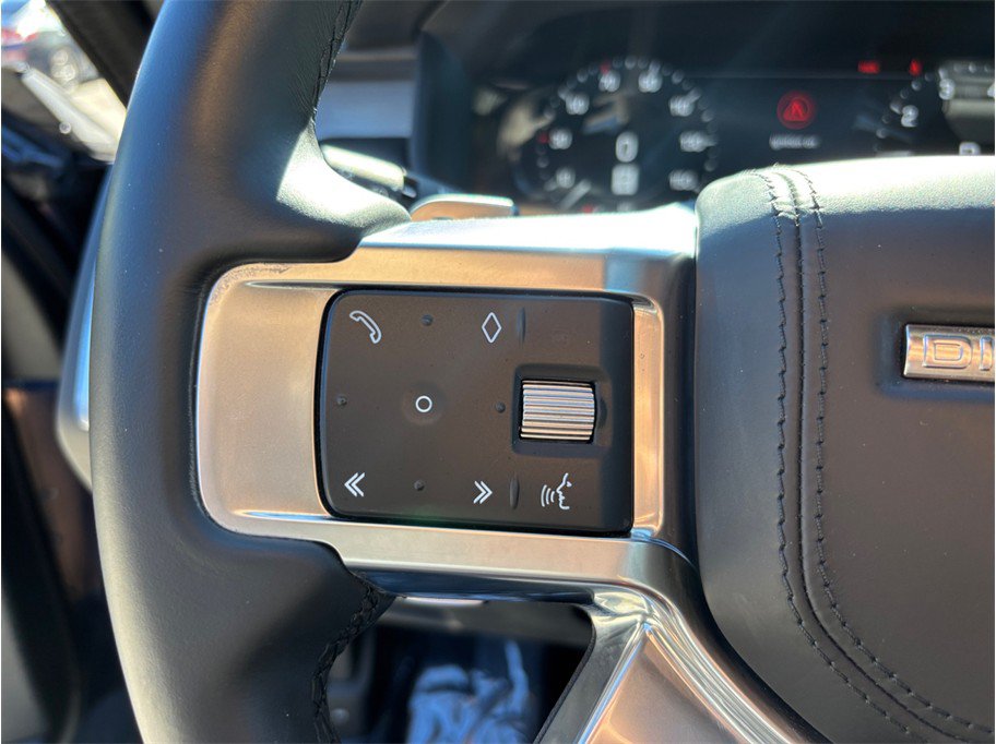 Used 2023 Land Rover Discovery Metropolitan Edition AWD/4WD image 28