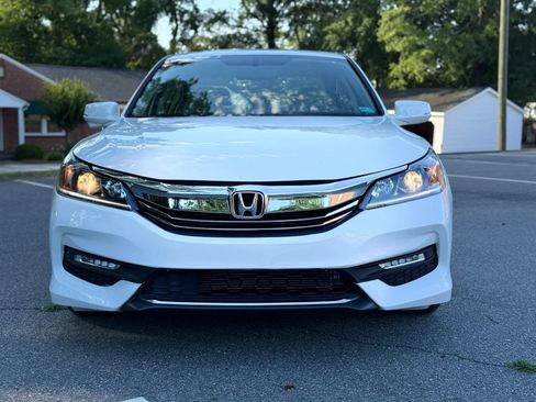 Used 2017 Honda Accord EX-L image 9