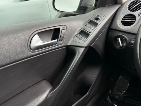 Used 2017 Volkswagen Tiguan S image 30