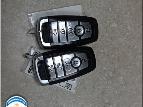 Used 2022 Ford Edge Titanium w/ Equipment Group 301A AWD/4WD image 32