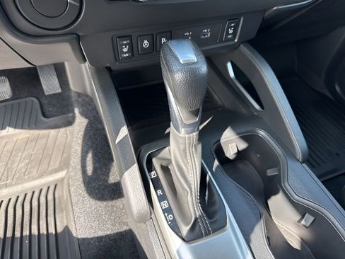 Used 2024 Nissan Frontier SV w/ SV Convenience Package image 16