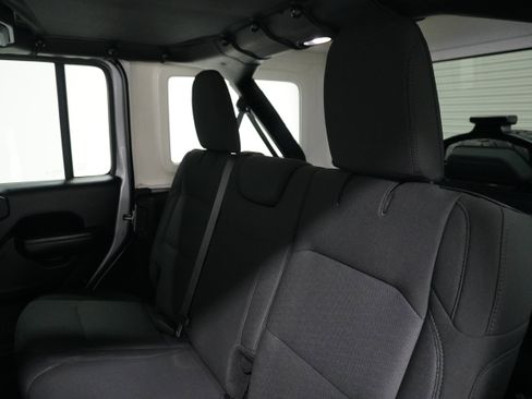 Used 2018 Jeep Wrangler Unlimited Sport S image 10