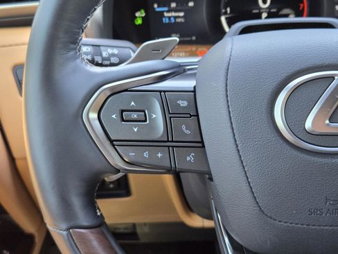 Used 2025 Lexus LX 600 4WD w/ Appearance Package image 26