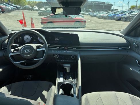 Used 2025 Hyundai Elantra SEL image 29
