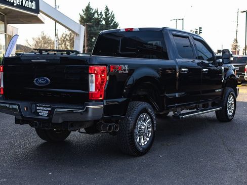 Used 2017 Ford F350 Lariat w/ Chrome Package image 8