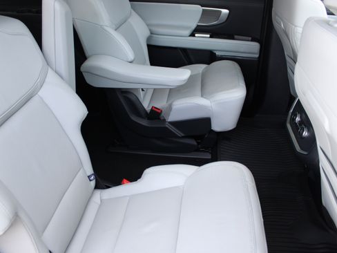 Used 2025 Ford Expedition Max Platinum image 17