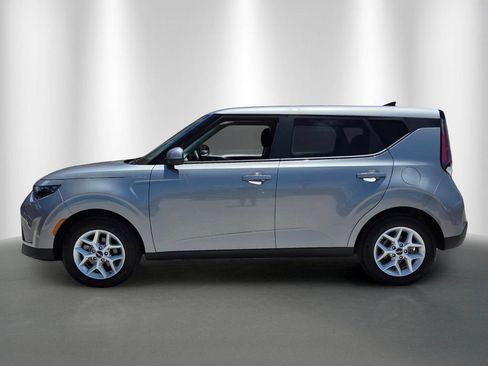 Used 2025 Kia Soul LX FWD image 6