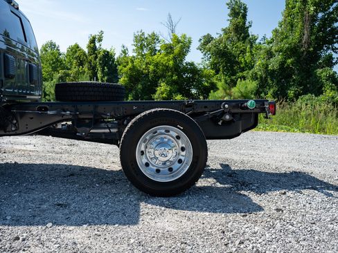 New 2026 RAM 4500 4x4 Crew Cab DRW w/ Laramie Trim Package image 6