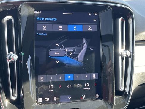 Used 2025 Volvo XC40 B5 Core w/ Climate Package image 32