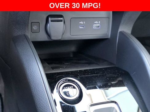 New 2025 Nissan Versa SR w/ Trunk Package FWD image 17