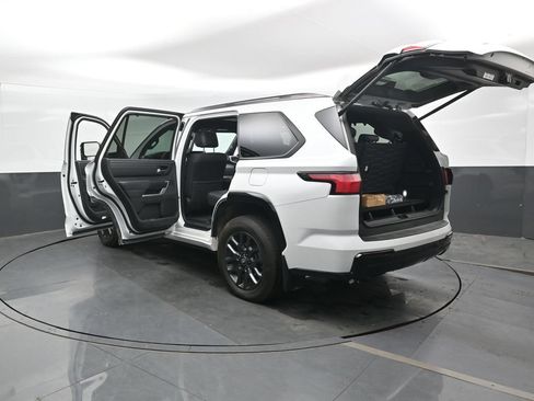 Used 2025 Toyota Sequoia Platinum AWD/4WD image 49
