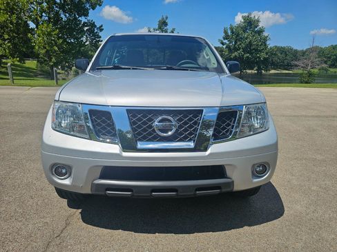 Used 2015 Nissan Frontier SV w/ SV Value Truck Package RWD image 12