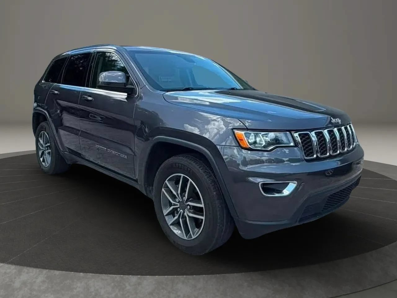 Used 2020 Jeep Grand Cherokee Laredo w/ 18" Wheel & 8.4" Radio Group RWD image 7