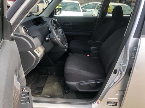 Used 2009 Scion xB image 3