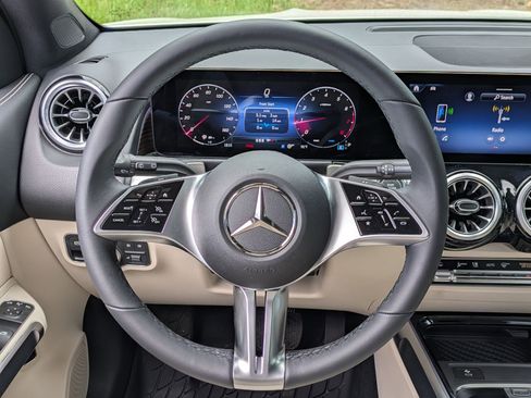 New 2025 Mercedes-Benz GLB 250 image 19