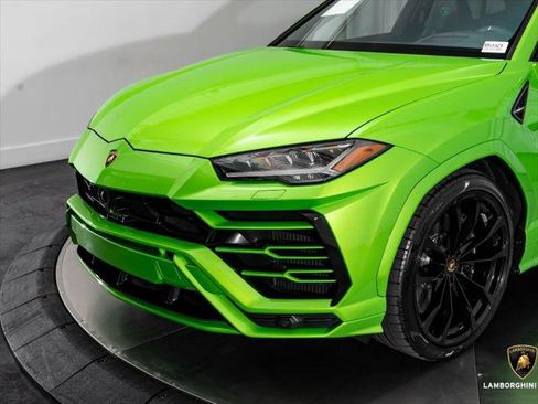 Used 2022 Lamborghini Urus AWD/4WD image 5