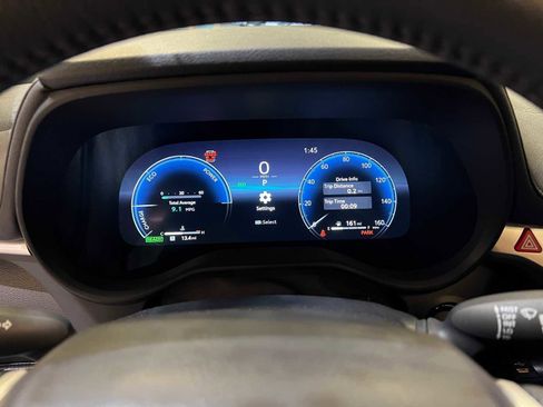 Used 2025 Toyota Sienna Limited image 22