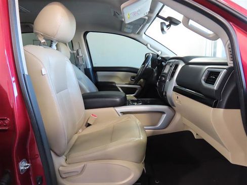 Used 2017 Nissan Titan SV image 35