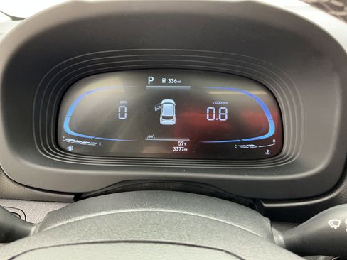 Used 2025 Hyundai Venue SEL image 11