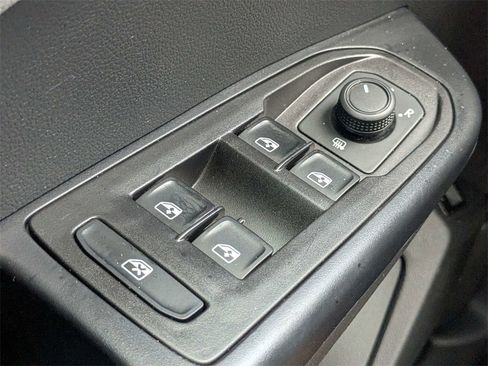 Used 2024 Volkswagen Taos SE image 24