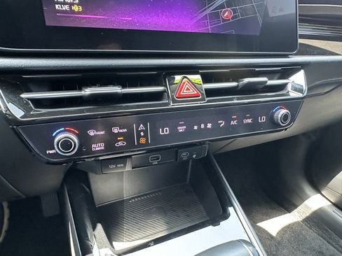 Certified 2023 Kia Niro EX FWD image 29