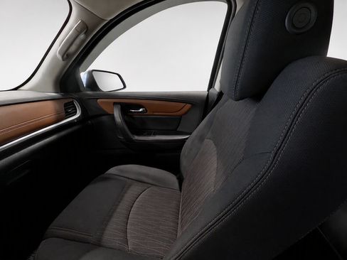 Used 2017 Chevrolet Traverse LT w/ Style and Technology Package FWD image 12
