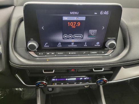 Used 2025 Nissan Rogue SV image 8