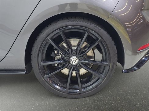 Used 2019 Volkswagen Golf R 4-Door image 33