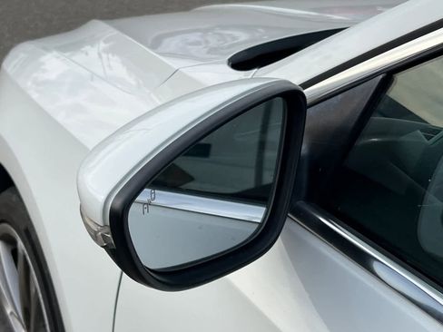 Used 2017 Volkswagen Passat 1.8T R-Line w/ R-Line Lighting Package image 20