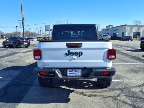 Used 2025 Jeep Gladiator Sport image 6