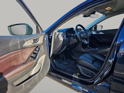 Used 2018 MAZDA MAZDA3 Touring image 23