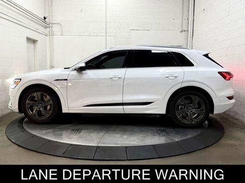 Used 2021 Audi e-tron Premium Plus w/ Premium Plus Package AWD/4WD image 6