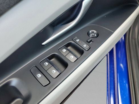 Used 2025 Hyundai Elantra Limited image 22