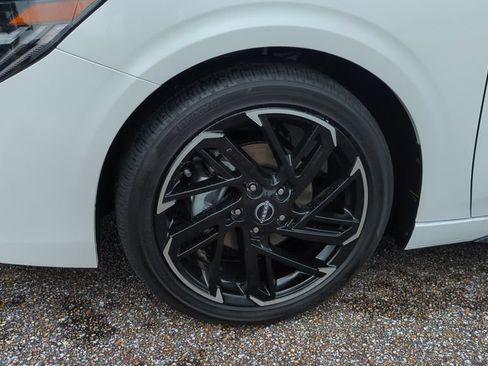 New 2026 Nissan Sentra SR w/ Floor Mat Package FWD image 10