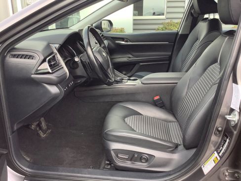 Used 2023 Toyota Camry SE FWD image 7