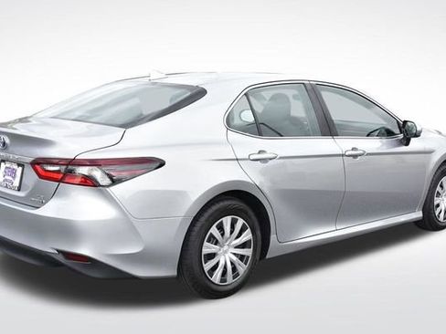 Used 2023 Toyota Camry LE FWD image 4
