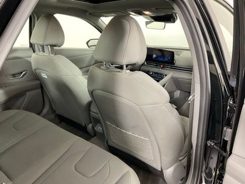 Used 2025 Hyundai Elantra SEL image 25