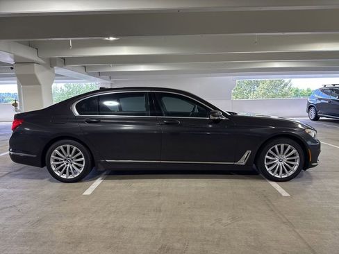 Used 2017 BMW 740i xDrive AWD/4WD image 3