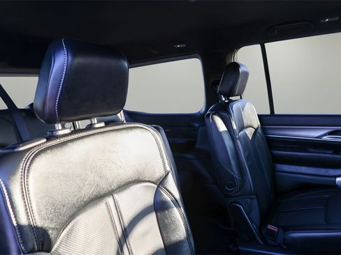 Used 2025 Jeep Wagoneer Series II image 22