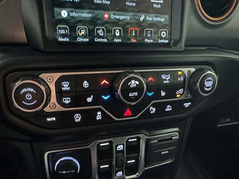 Used 2023 Jeep Gladiator Mojave w/ LED Lighting Group AWD/4WD image 30